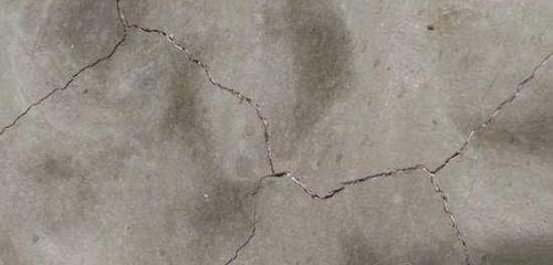 刷防水涂料:如何避免防水层开裂?